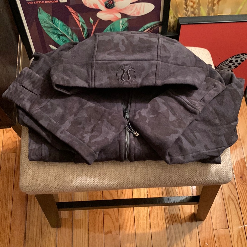 Lululemon camo Zip up
